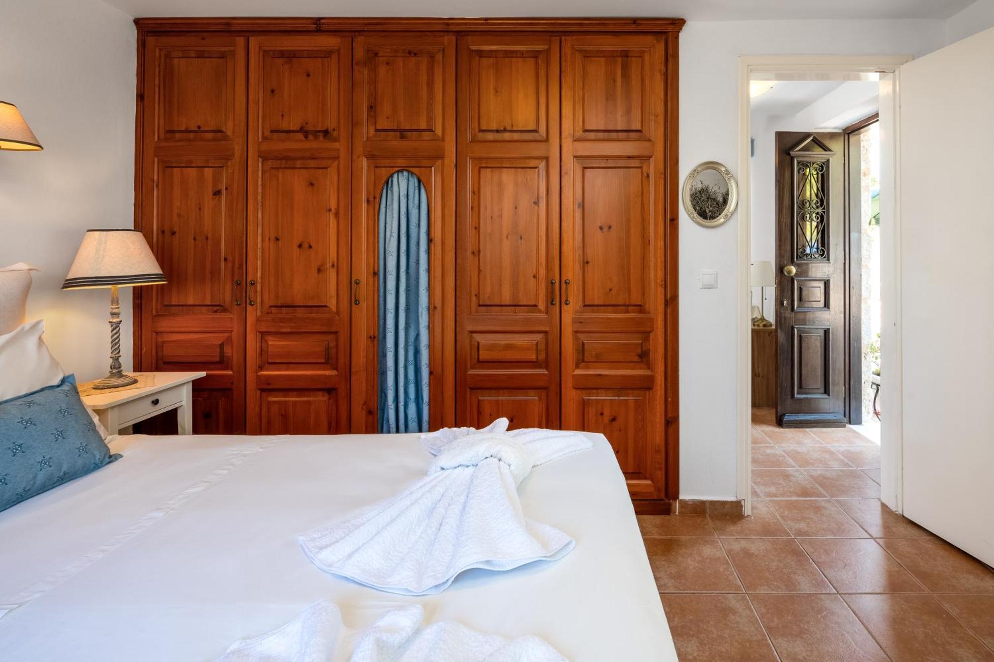 Villa Ftenagia Chalki Town Extérieur photo